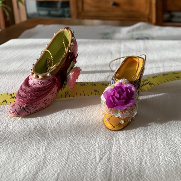 10 Heirloom Ornaments Stepping to Time Shoes - Picture 4 of 12